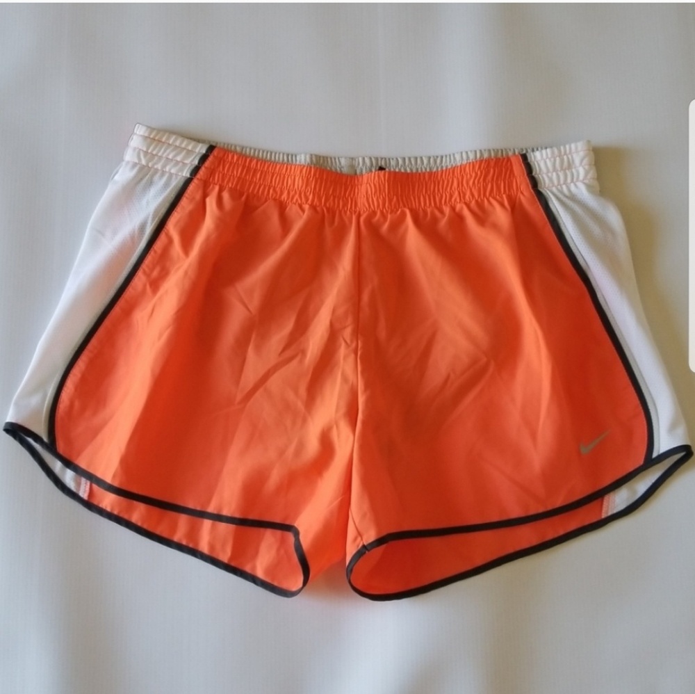 Nike short size L